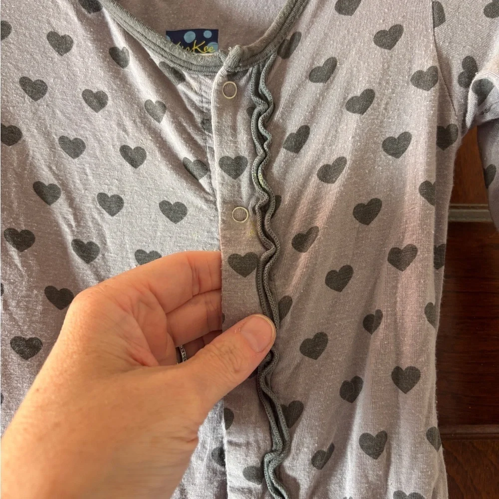 Kickee Pants 12-18mo Gray Ruffle Heart Print LS/Lpant Button-Up OnesiewBackflap